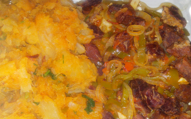 Carne de sol com mandioca