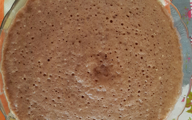 Bolo simples de caneca de micro-ondas