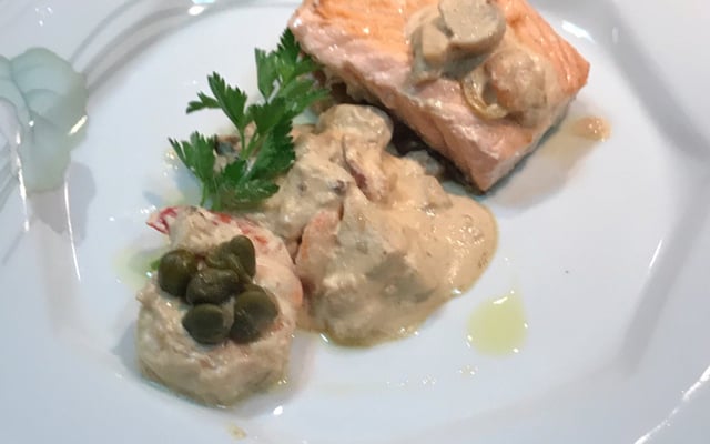 Salmão ao molho branco