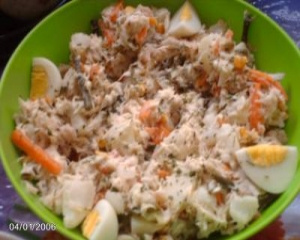 Salada de peixe com creme de ervas