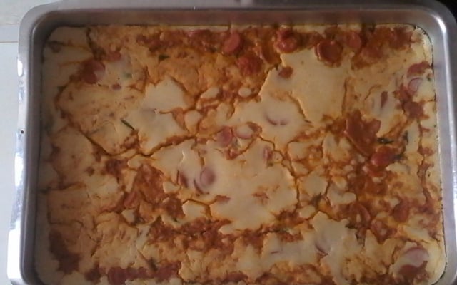 Torta de liquidificador com recheio de salsicha