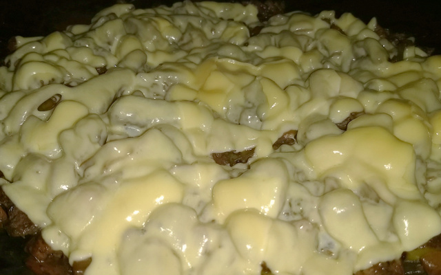 Frango xadrez no pão francês