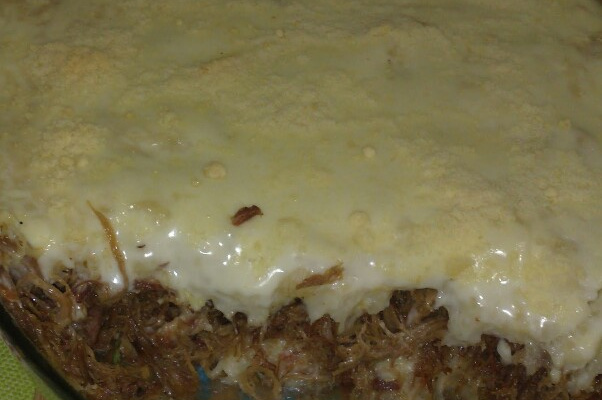 Escondidinho de carne de sol