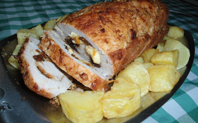 Lombo recheado com ameixa e provolone