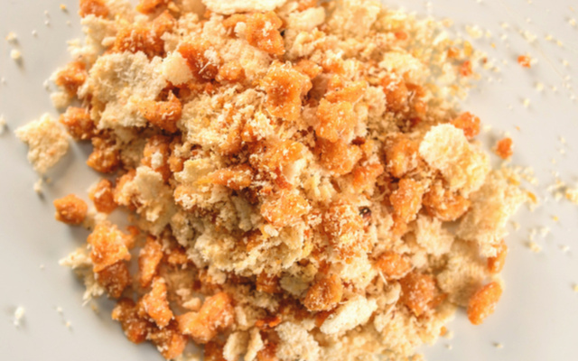 Farofa com creme de cebola e proteína de soja