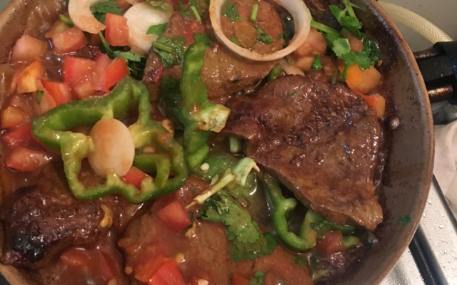 Bife de fígado acebolado