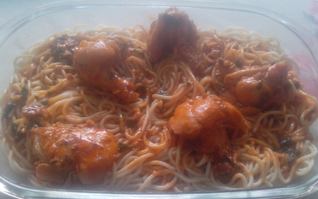 Espaguete com coxinha da asa