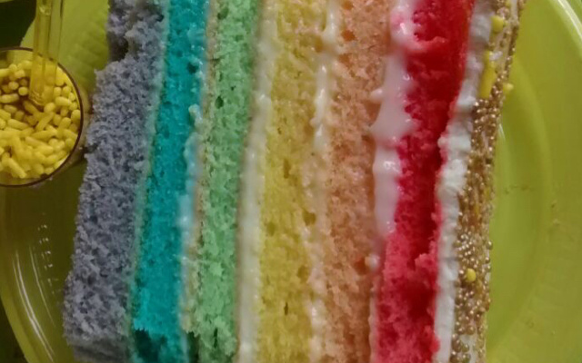 Bolo arco-íris da Jessica