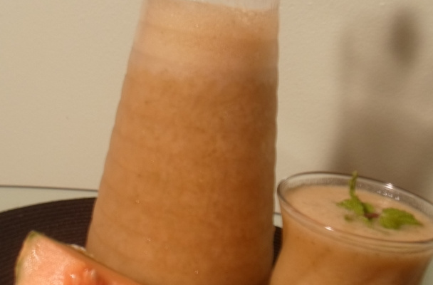 Suco de melão com hortelã