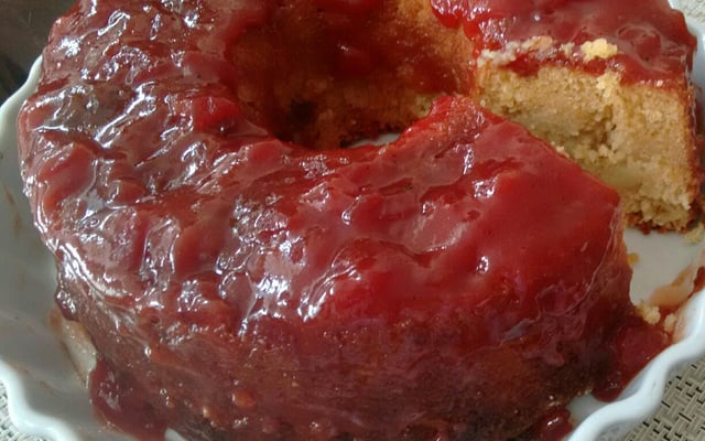 Bolo cremoso de queijo com goiabada