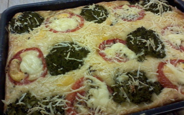 Torta de brócolis com carne