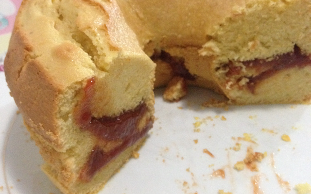 Bolo de fubá com leite de coco