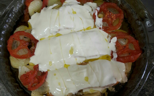 Salmão ao forno com molho branco