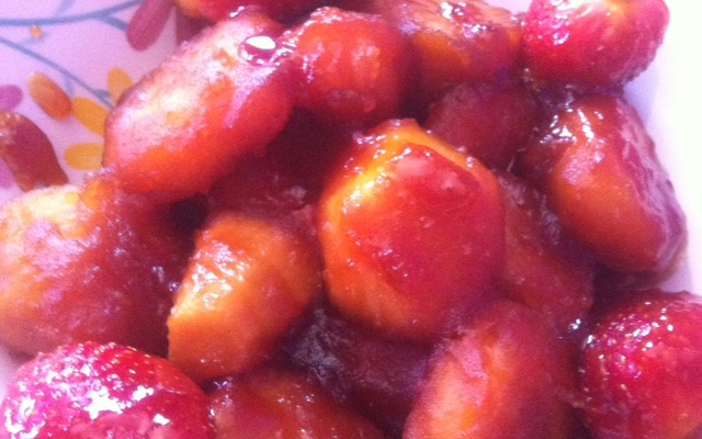 Inhame e morango caramelado