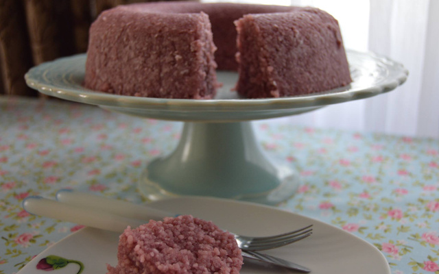 Bolo vegano de tapioca com suco de uva (não vai ao forno)
