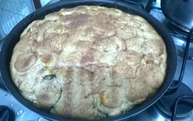 Torta de maçã e banana com canela