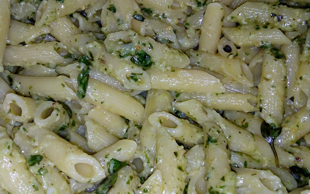 PENNE AO MOLHO PESTO
