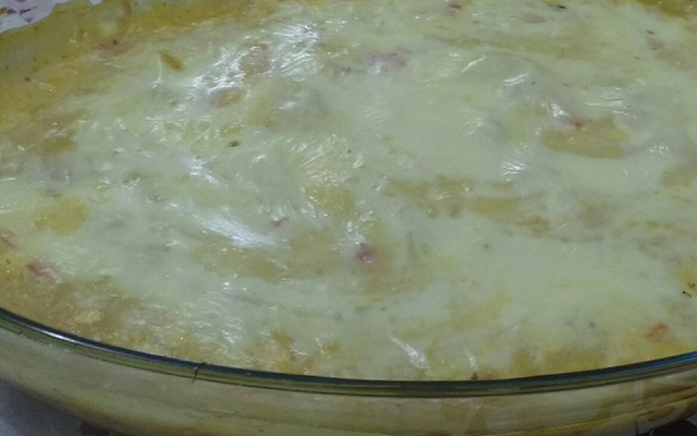 Escondidinho de presunto e queijo