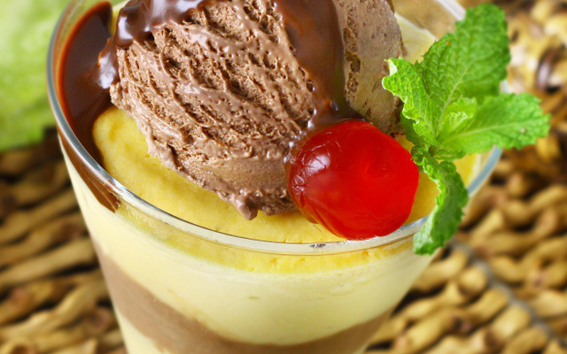 Taça mousse de maracujá com sorvete