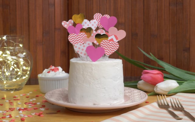 Bolo com recheio de beijinho