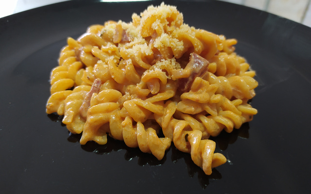 Macarrão Cremoso de calabresa rápido