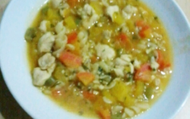 Sopa de frango com legumes