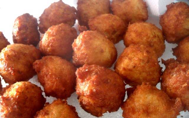Bolinho de arroz com atum