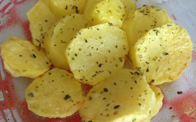 Salada de batata fácil de microondas da Rosi