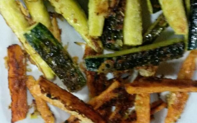 Palitos de legumes no parmesão