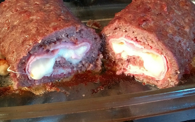 Rocambole de carne moída fácil
