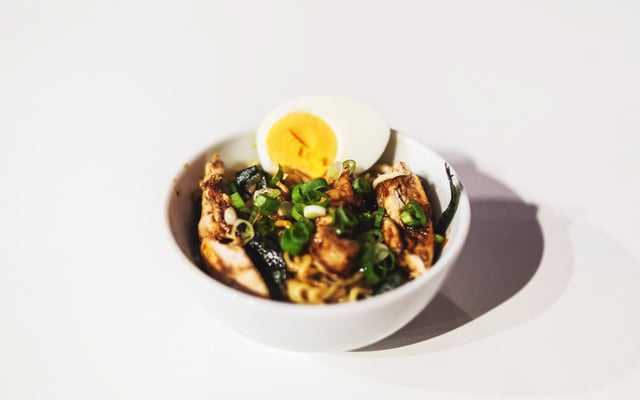 Lamen ao molho tarê com frango