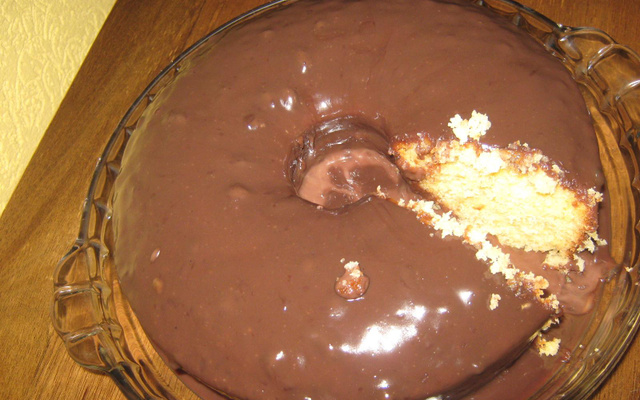 Bolo de laranja com cobertura de chocolate