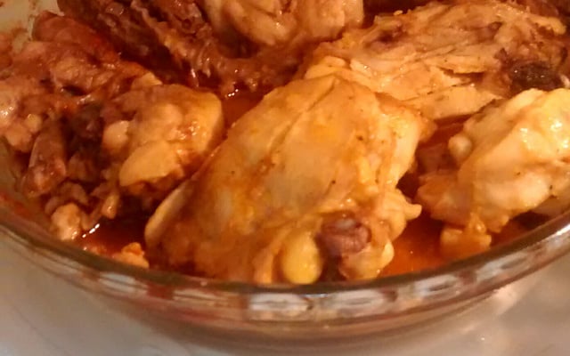 Coxas e sobrecoxas assadas no micro-ondas