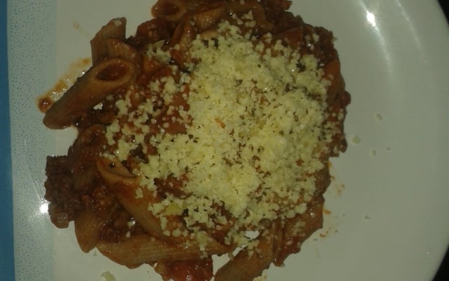 Macarronada simples com soja e queijo coalho