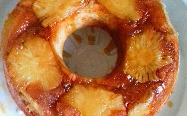 Bolo de abacaxi caramelizado