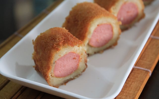 Enroladinho de salsicha frito