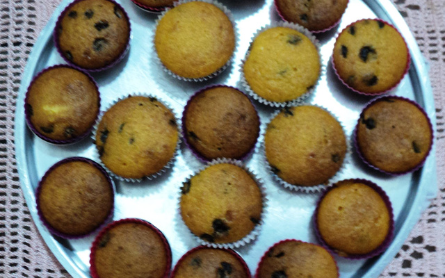 Cupcake de cenoura com gotas de chocolate