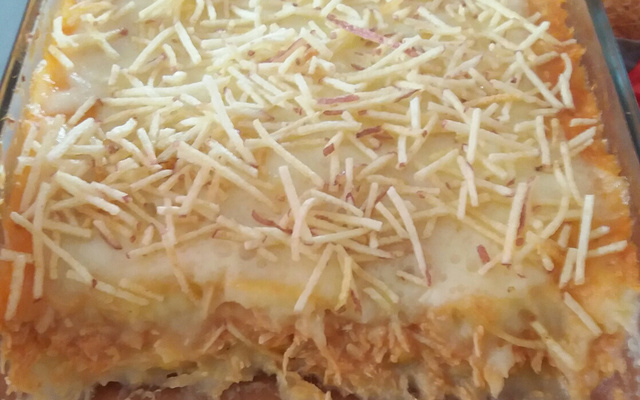 Purê de batata ao forno com frango desfiado