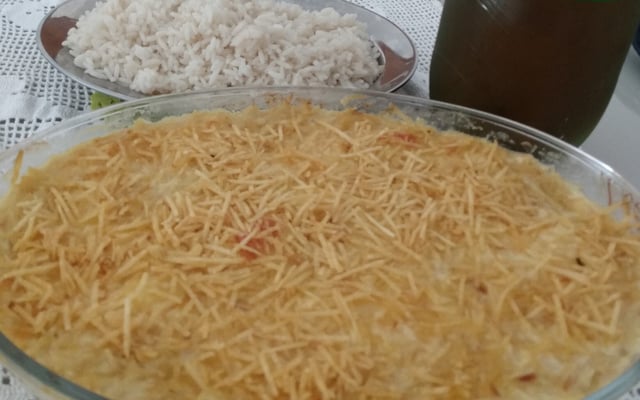 Fricassê saboroso de frango