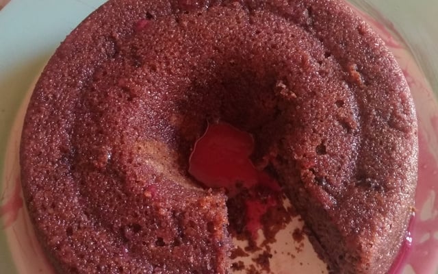 Bolo de jabuticaba com cobertura