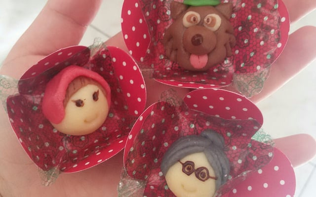 Docinhos modelados com leite ninho e leite condensado