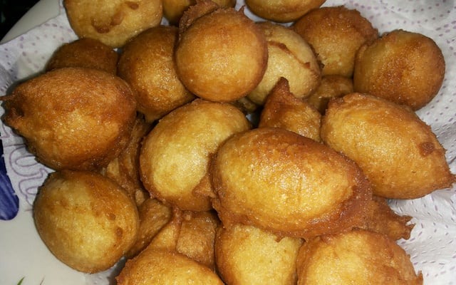 Bolinho de chuva muito simples e gostoso
