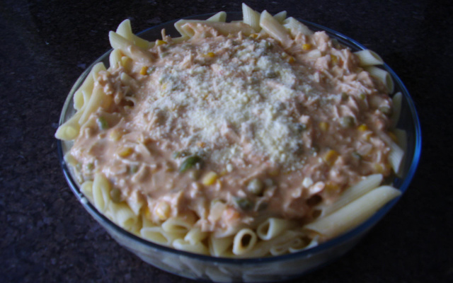 Macarrão com molho de frango cremoso