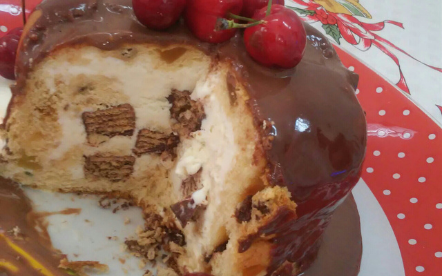 Panetone recheado com sorvete