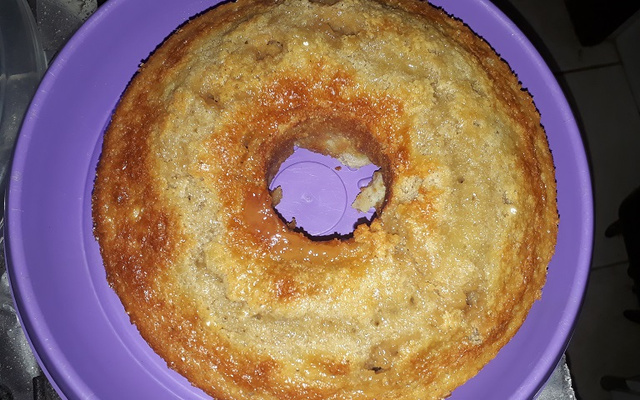 Bolo de banana com doce de leite