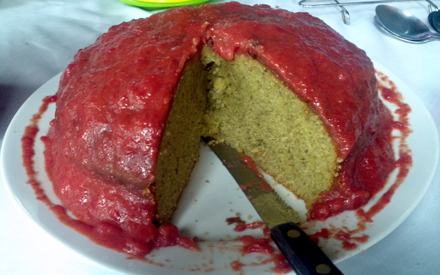 Bolo doce de alface e maçã com casca