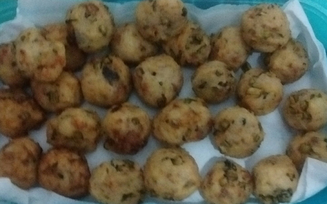 Bolinho de arroz com carne moída