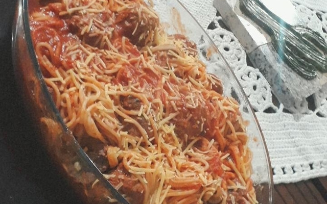 Macarrão com almôndegas rápido e barato