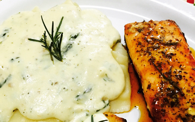 Salmão ao molho de abacaxi