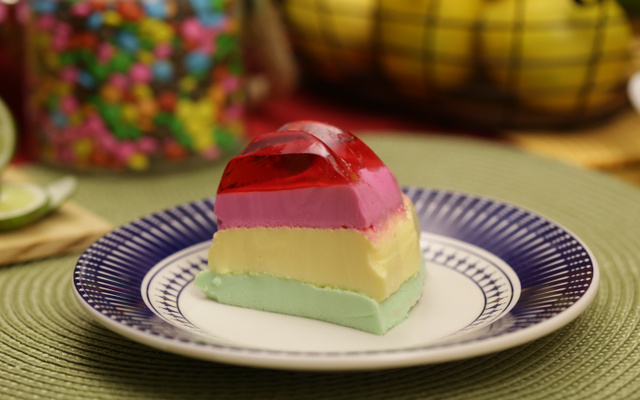 Gelatina colorida cremosa